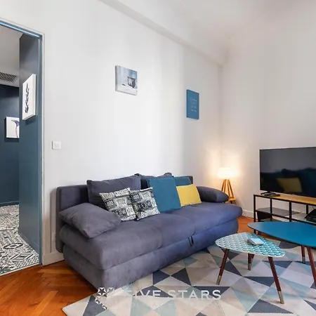 A Lorraine Fshh Apartment